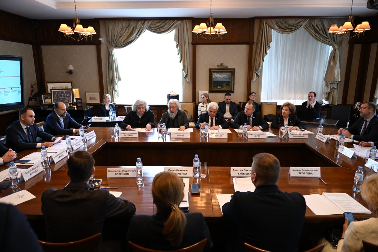 Сильные институты для авторов и государства